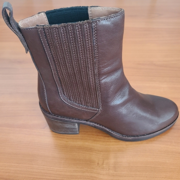 Ugg Camden Chelsea Boot Stacked Heel‎ Chocolate Leather Women'sSz 7